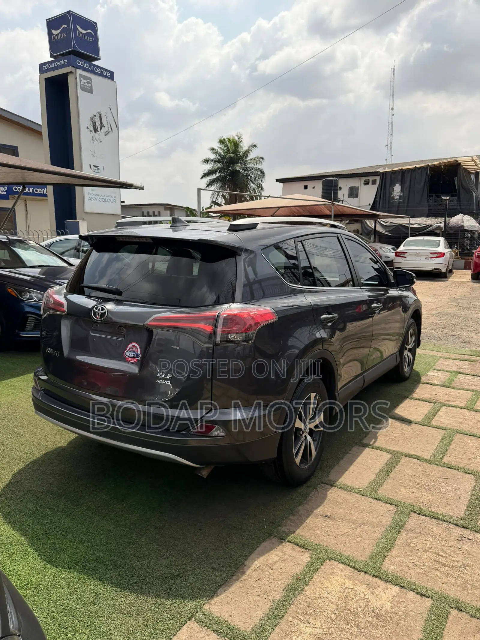 Toyota RAV4 XLE AWD (2.5L 4cyl 6A) 2016 Gray