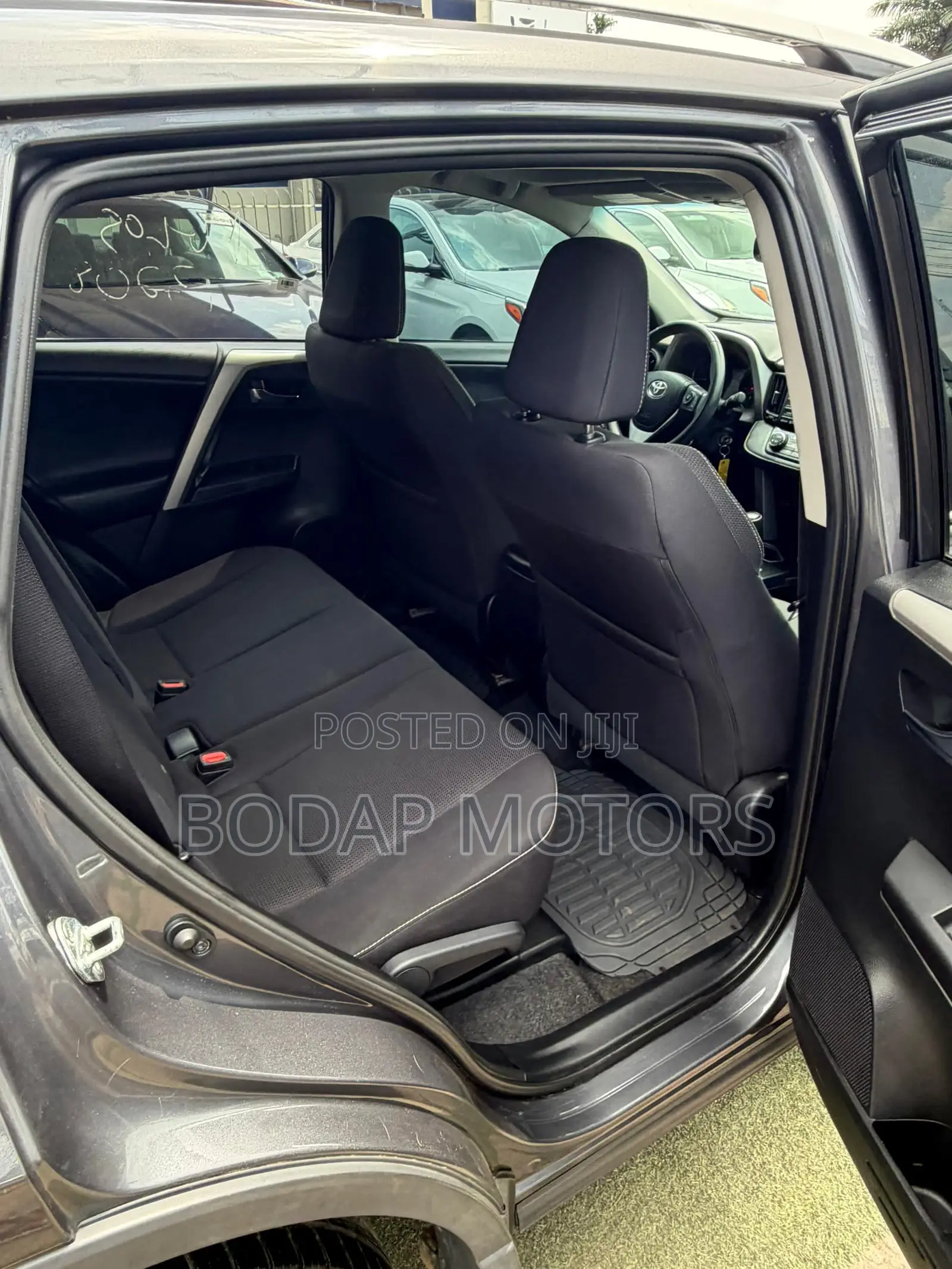 Toyota RAV4 XLE AWD (2.5L 4cyl 6A) 2016 Gray