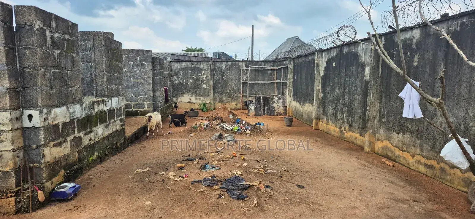 3bdrm Block of Flats in Off Ijegemo Road, Ijegun for sale