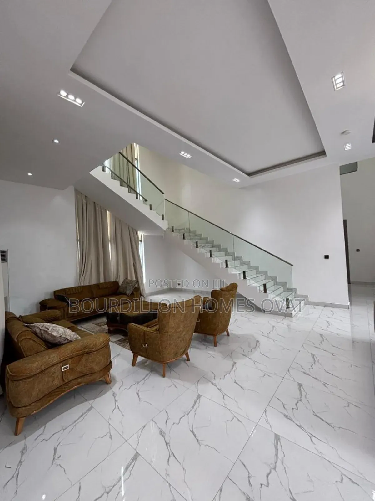 5bdrm Duplex in Osapa london for sale