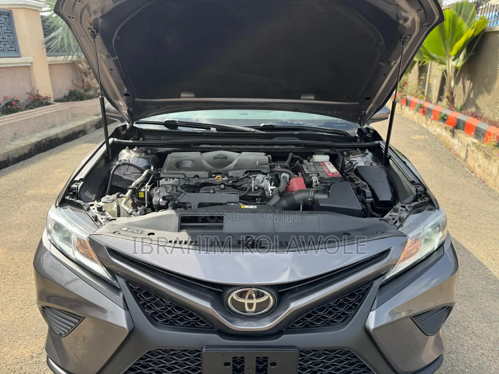Toyota Camry SE FWD 2020 Gray