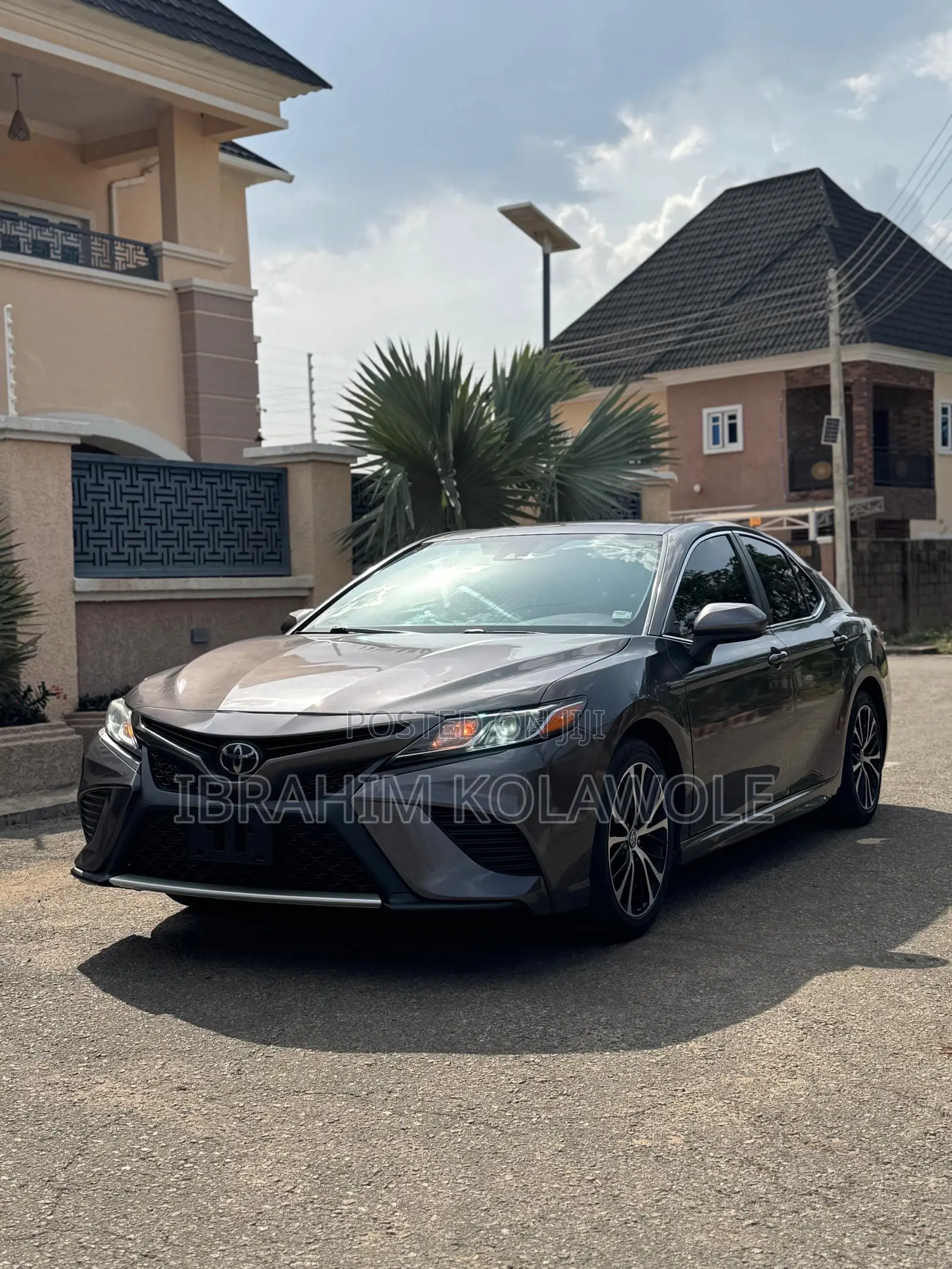 Toyota Camry SE FWD 2020 Gray