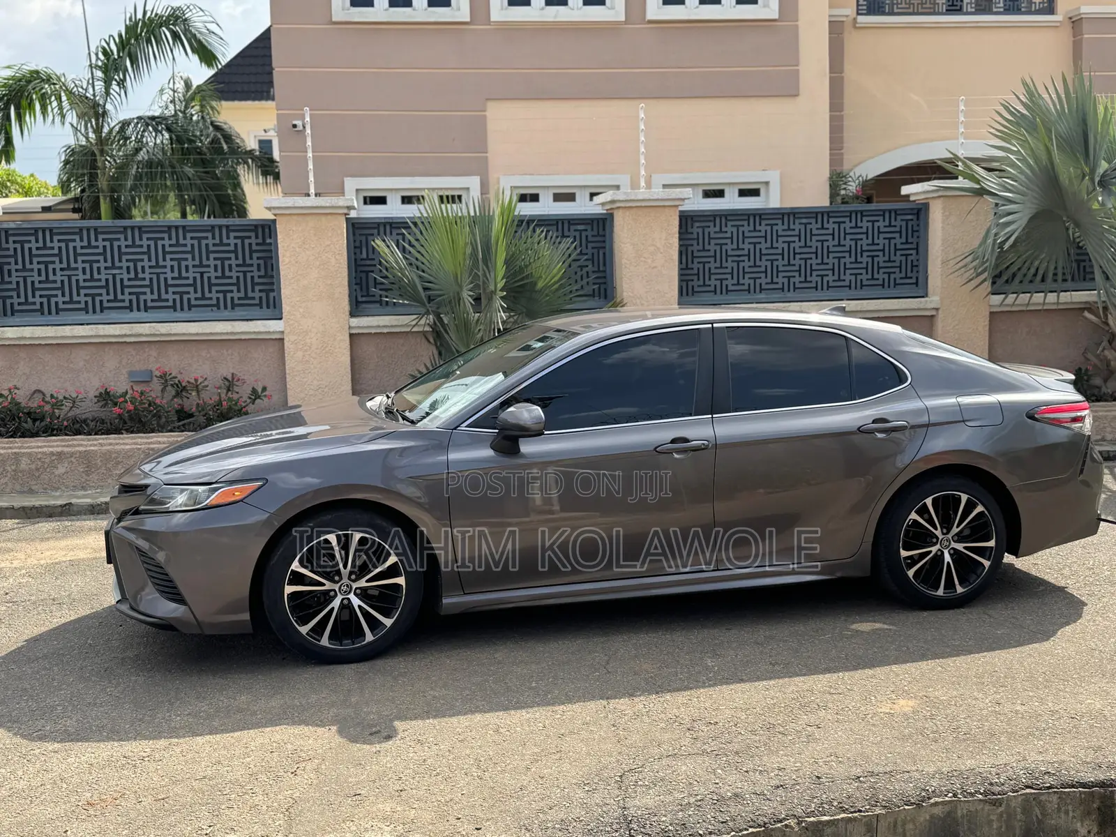 Toyota Camry SE FWD 2020 Gray