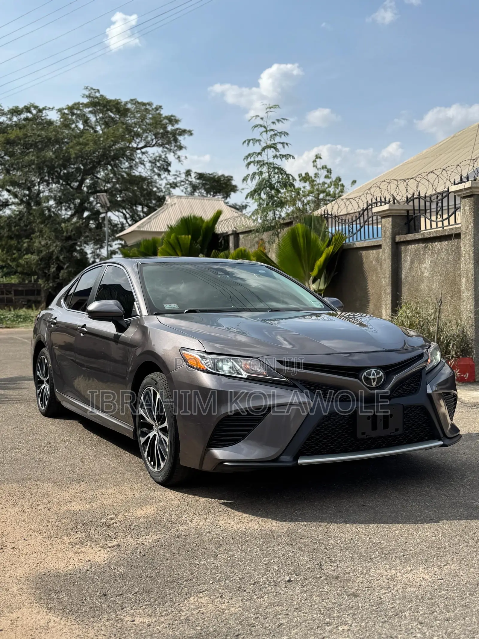 Toyota Camry SE FWD 2020 Gray