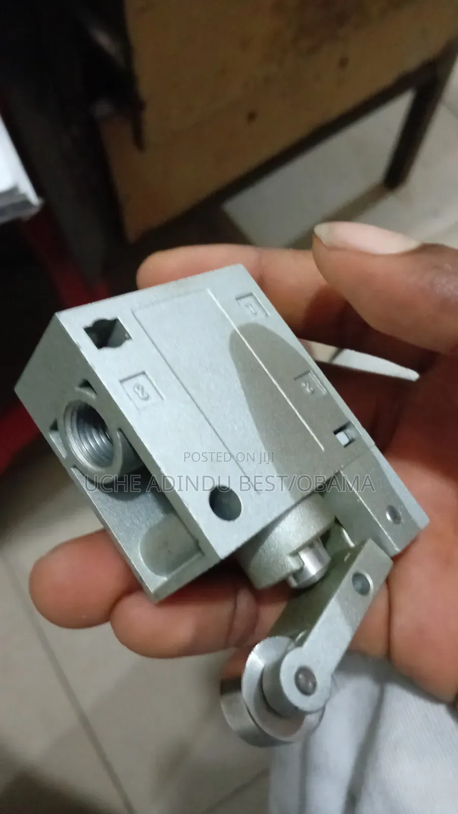 Roller Pneumatic Valve 3 Hole 1/4