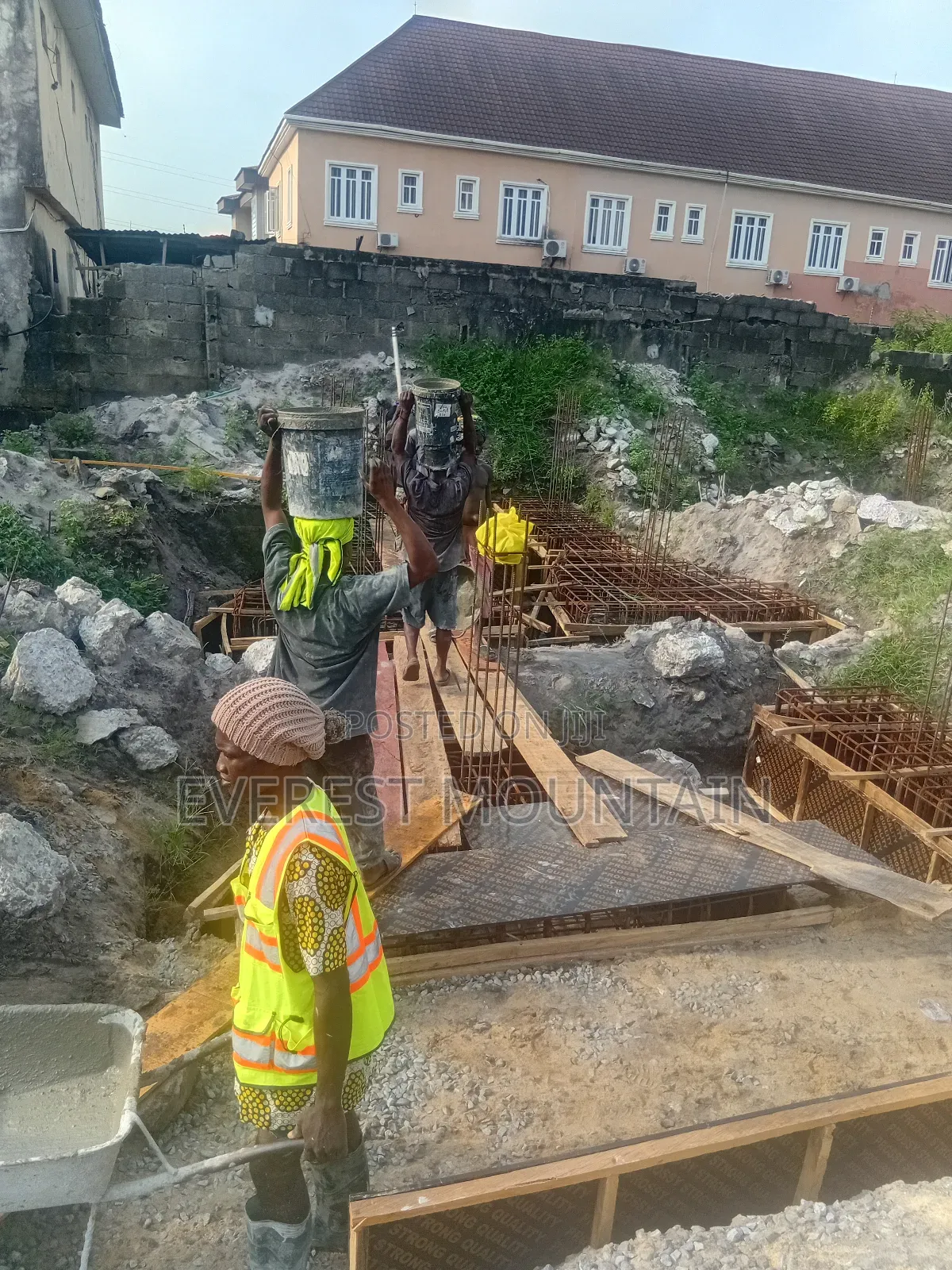 Expert on Architecture of Construction on Specific Building