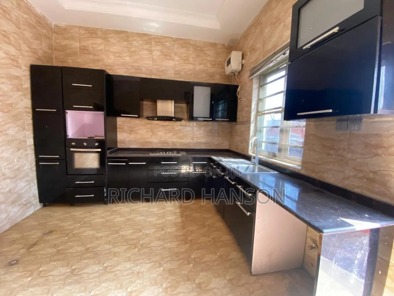 3bdrm Duplex in Madam Cel, Agungi for rent