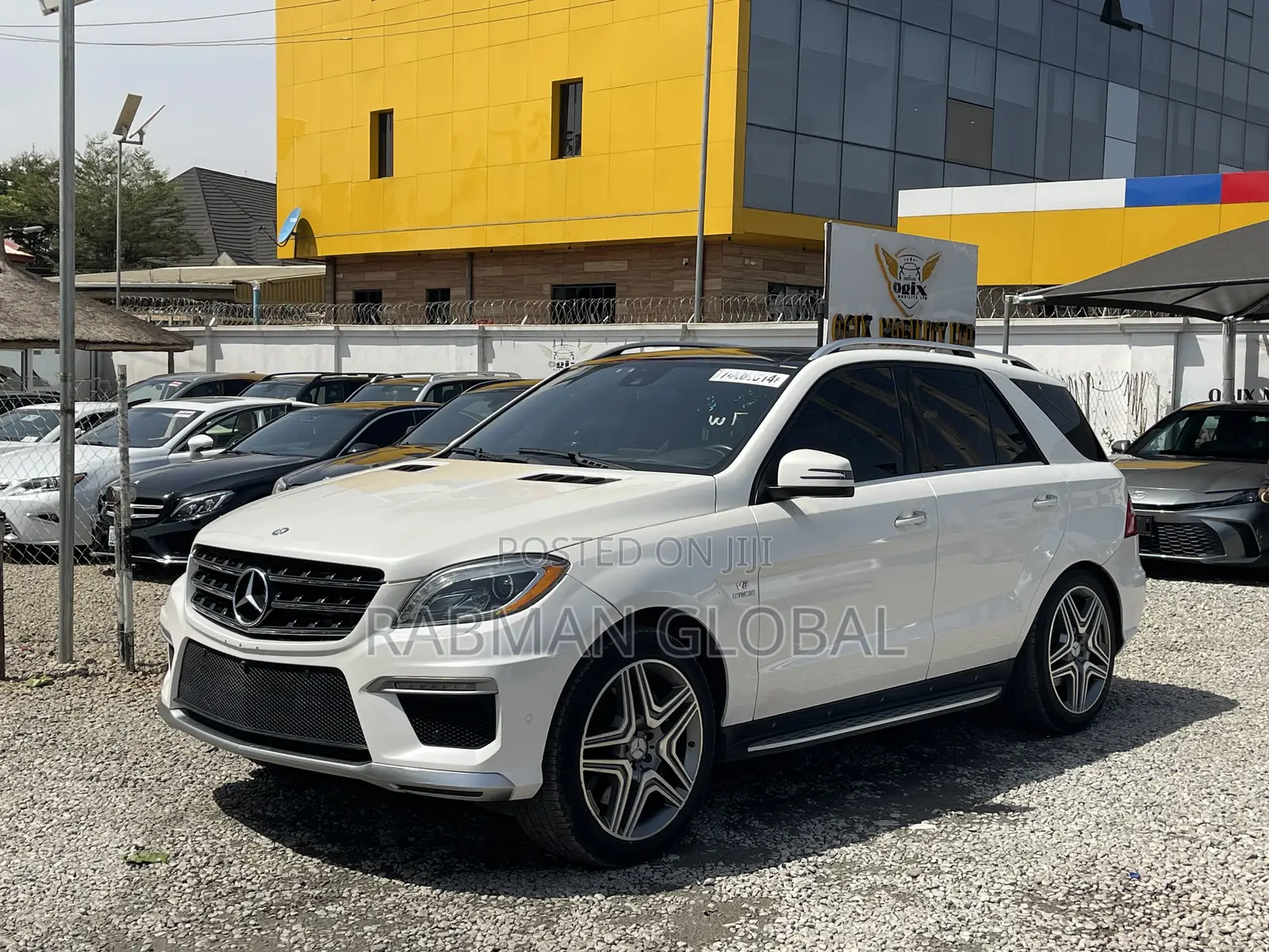 Mercedes-Benz M Class ML63 AMG 4dr SUV AWD (5.5L 8cyl Turbo 7A) 2014