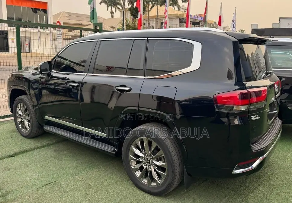 Toyota Land Cruiser LC300 2023 Black