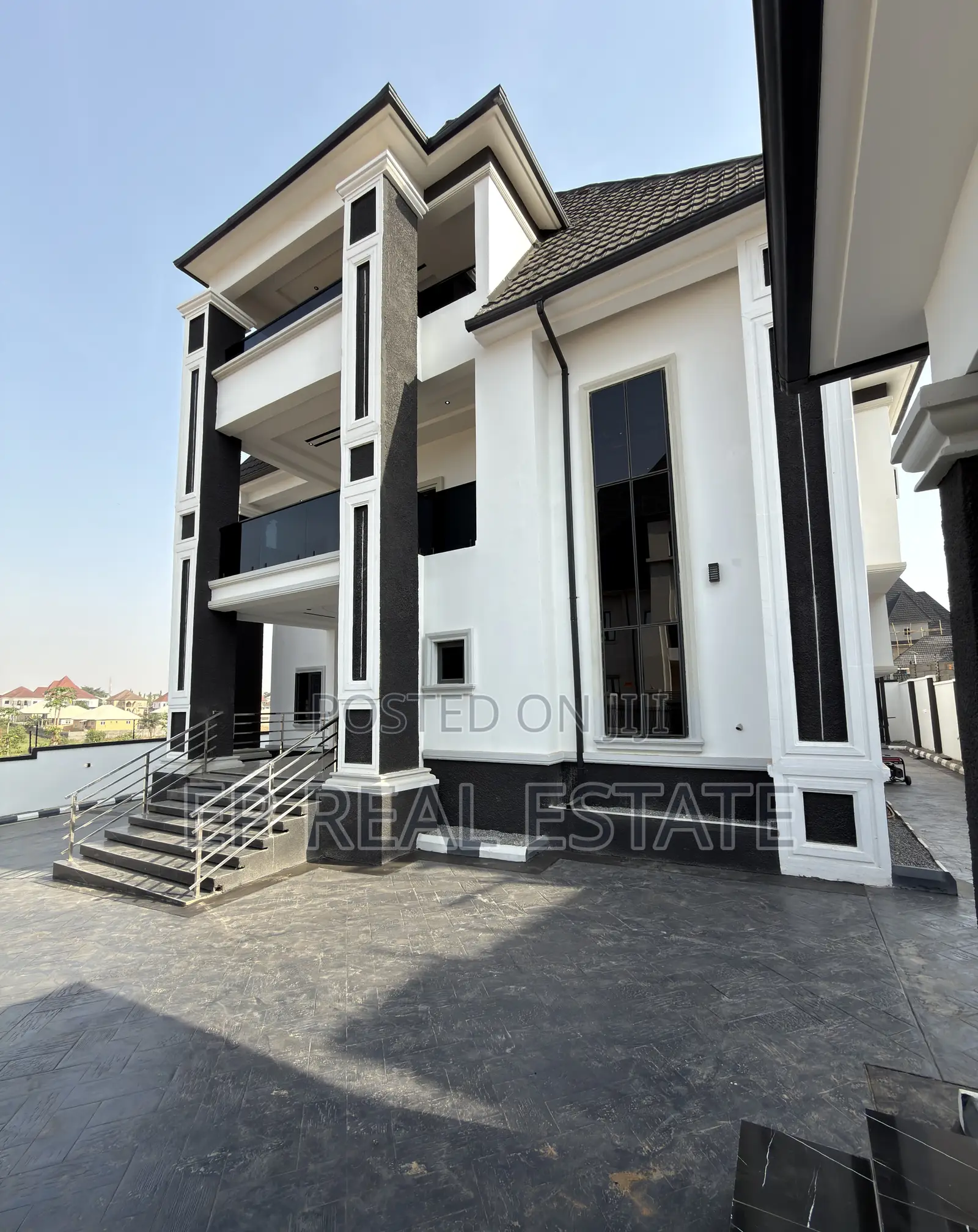 6bdrm Duplex in Sunnyvale Estate, Dakwo District for sale