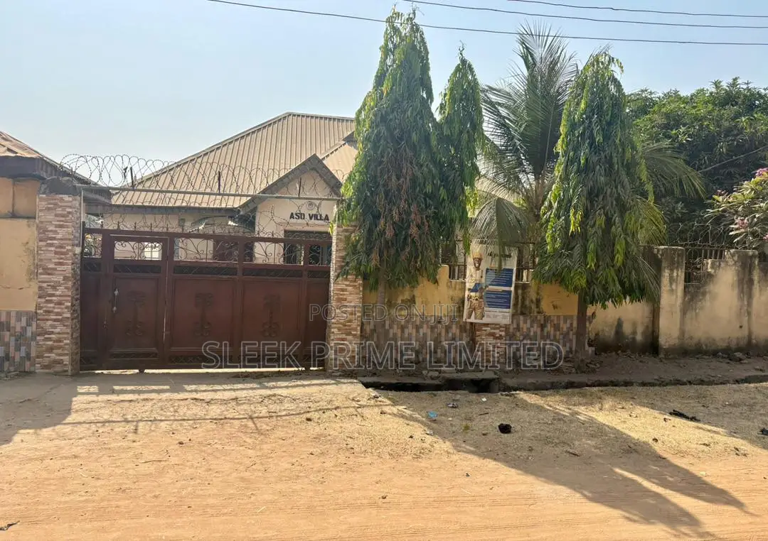 Furnished 3bdrm Bungalow in FHA for sale