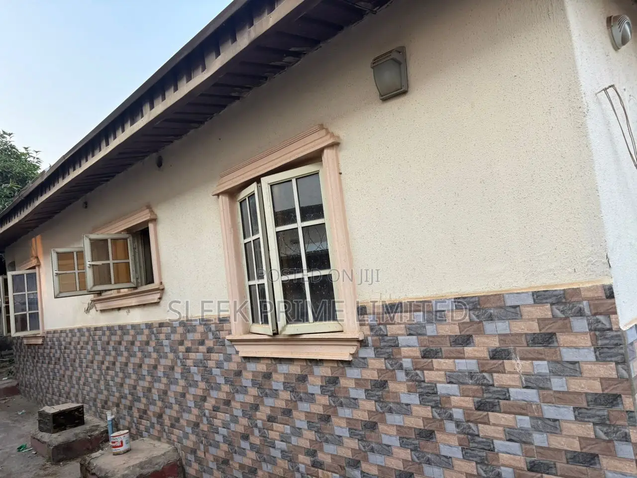 Furnished 3bdrm Bungalow in FHA for sale