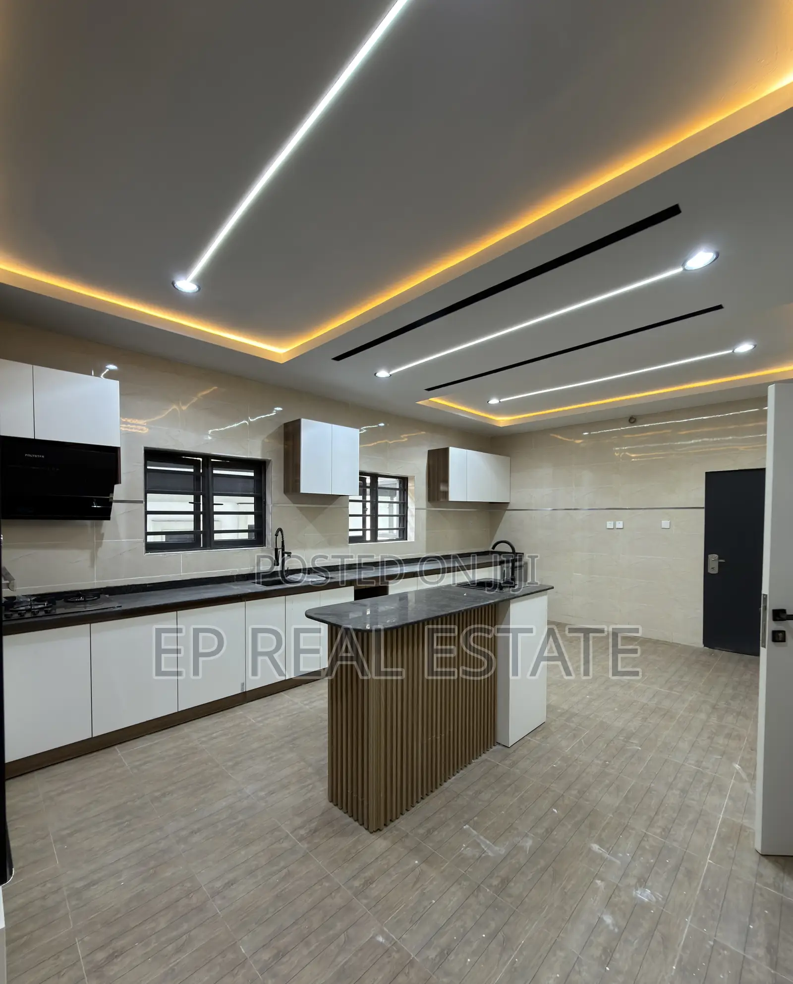 6bdrm Duplex in Sunnyvale Estate, Dakwo District for sale