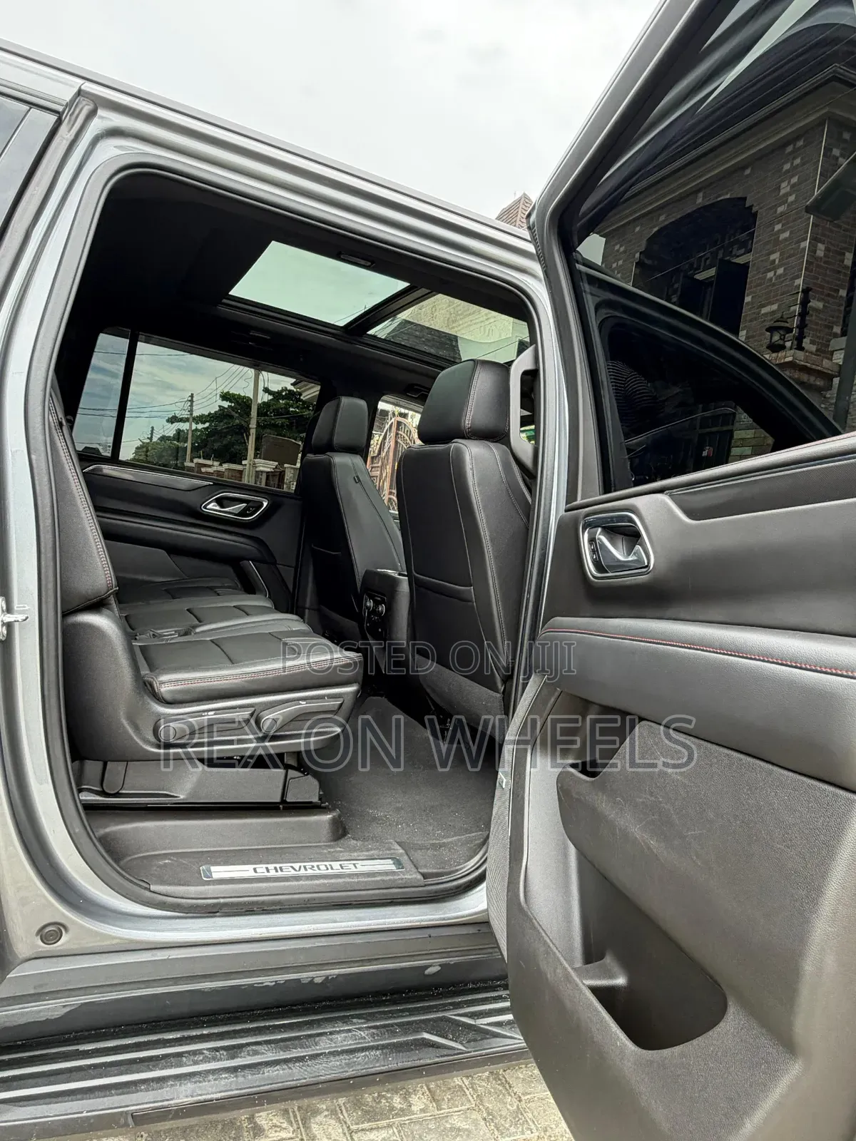 Chevrolet Suburban 2021 Gray