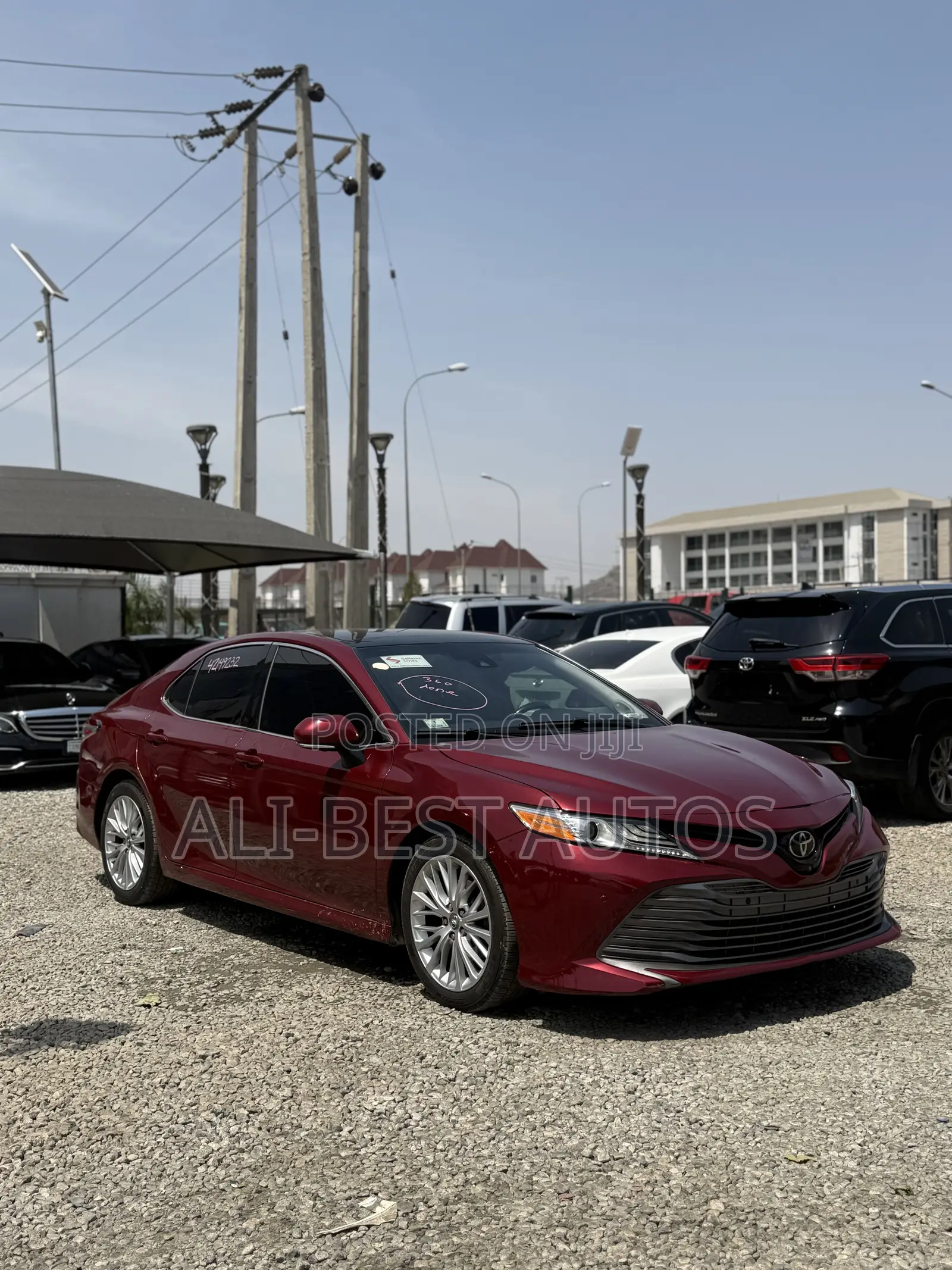 Toyota Camry XLE V6 FWD (3.5L 6cyl 8AM) 2018 Red