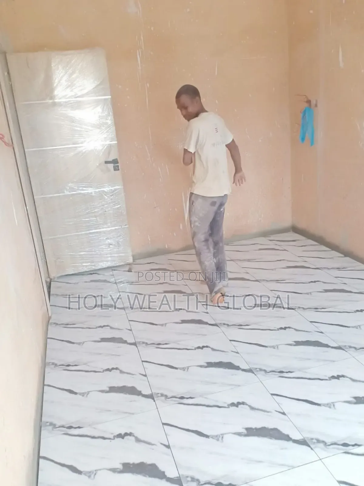 Profesional Tiles and Mable Services With a Satisfied Machine