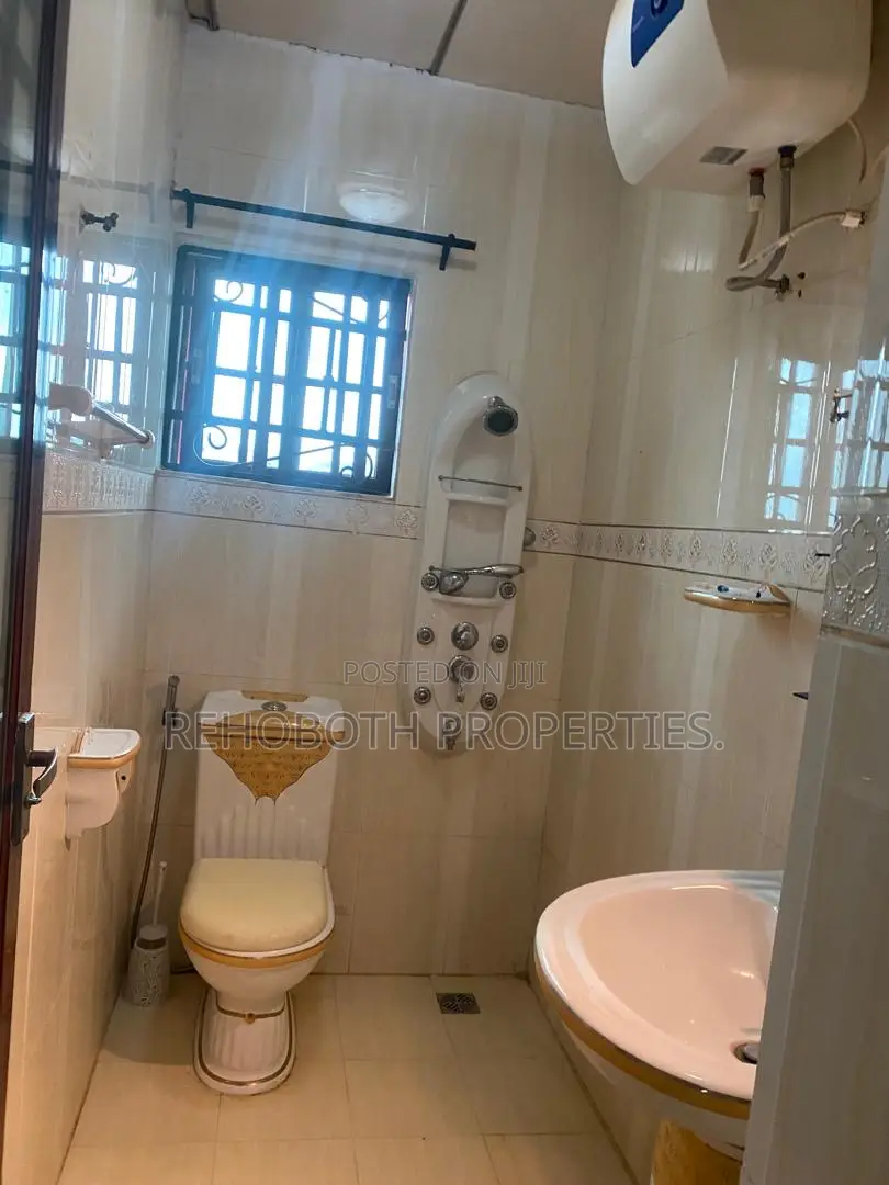 4bdrm Duplex in Ilero Tipper Garage, Akala Express for rent