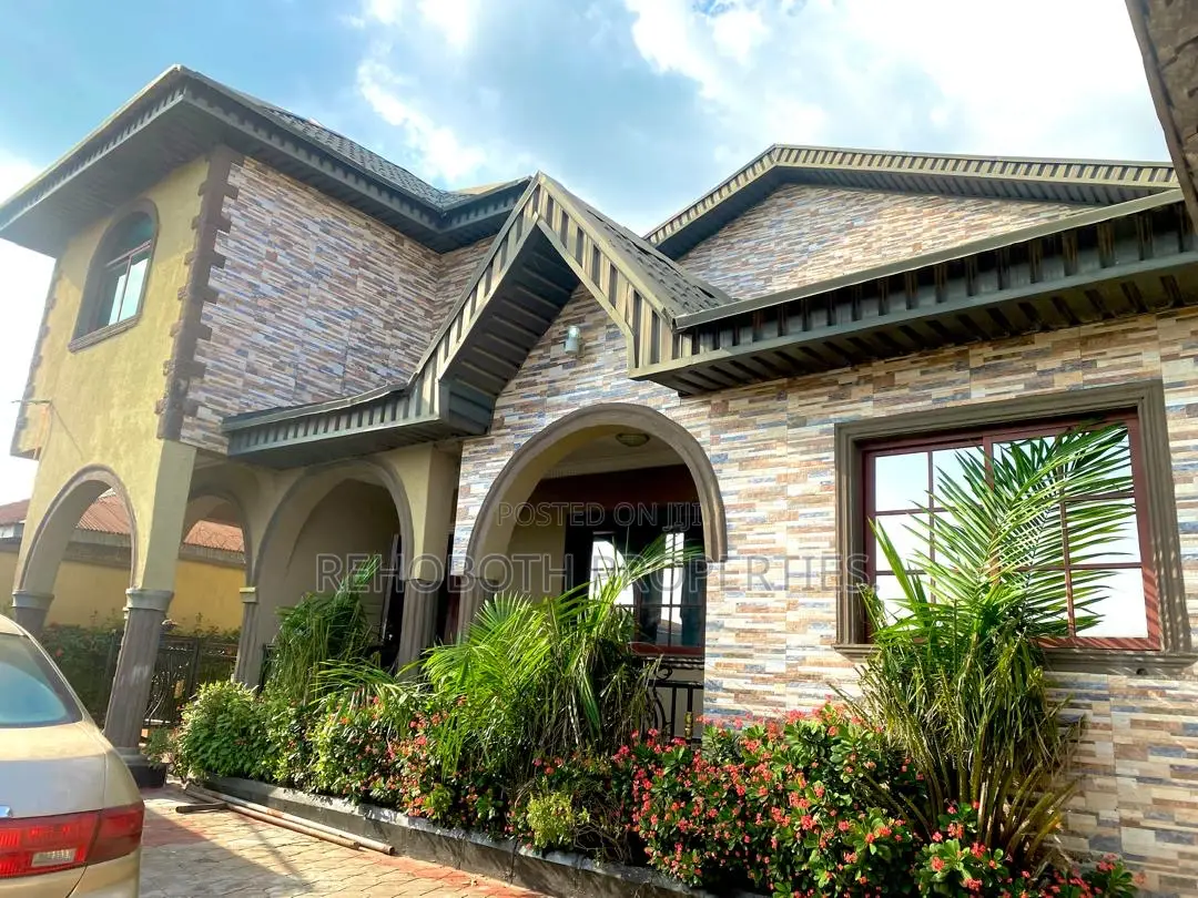 4bdrm Duplex in Ilero Tipper Garage, Akala Express for rent