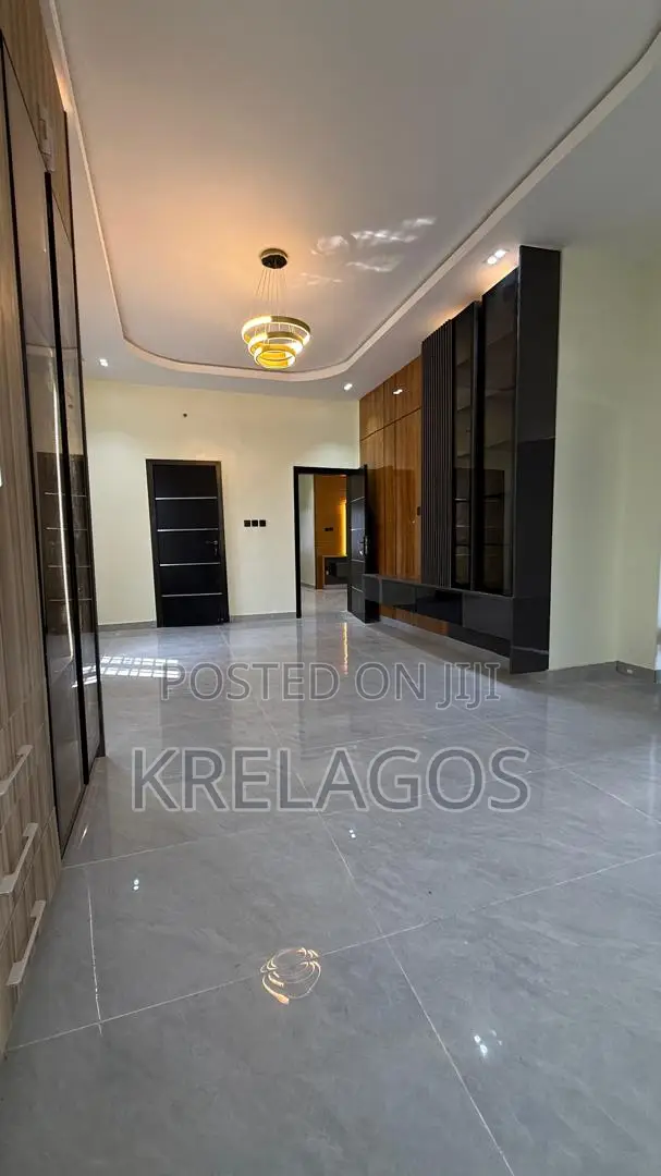 5bdrm Duplex in Osapa london for sale
