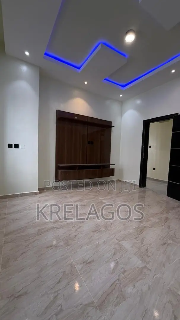 5bdrm Duplex in Osapa london for sale