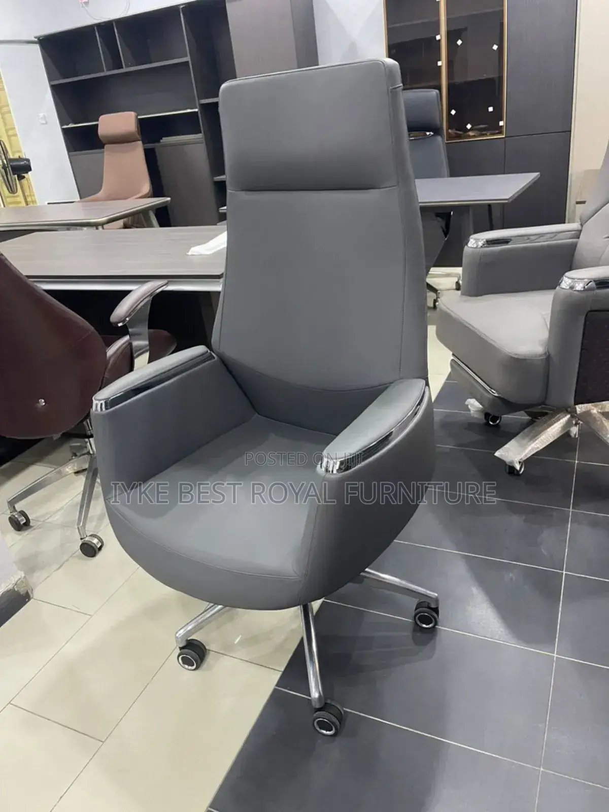 High Classic Office Executive Swivel Chair