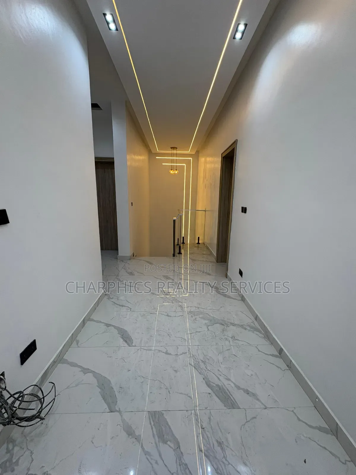4bdrm Duplex in Chevron for sale