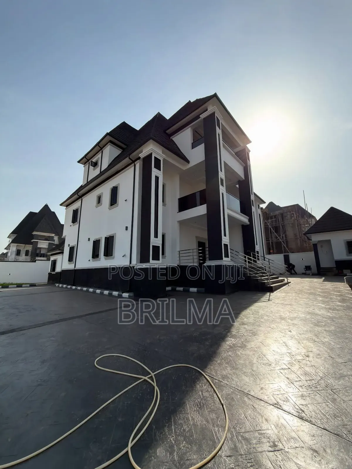 6bdrm Duplex in Dakwo District for sale