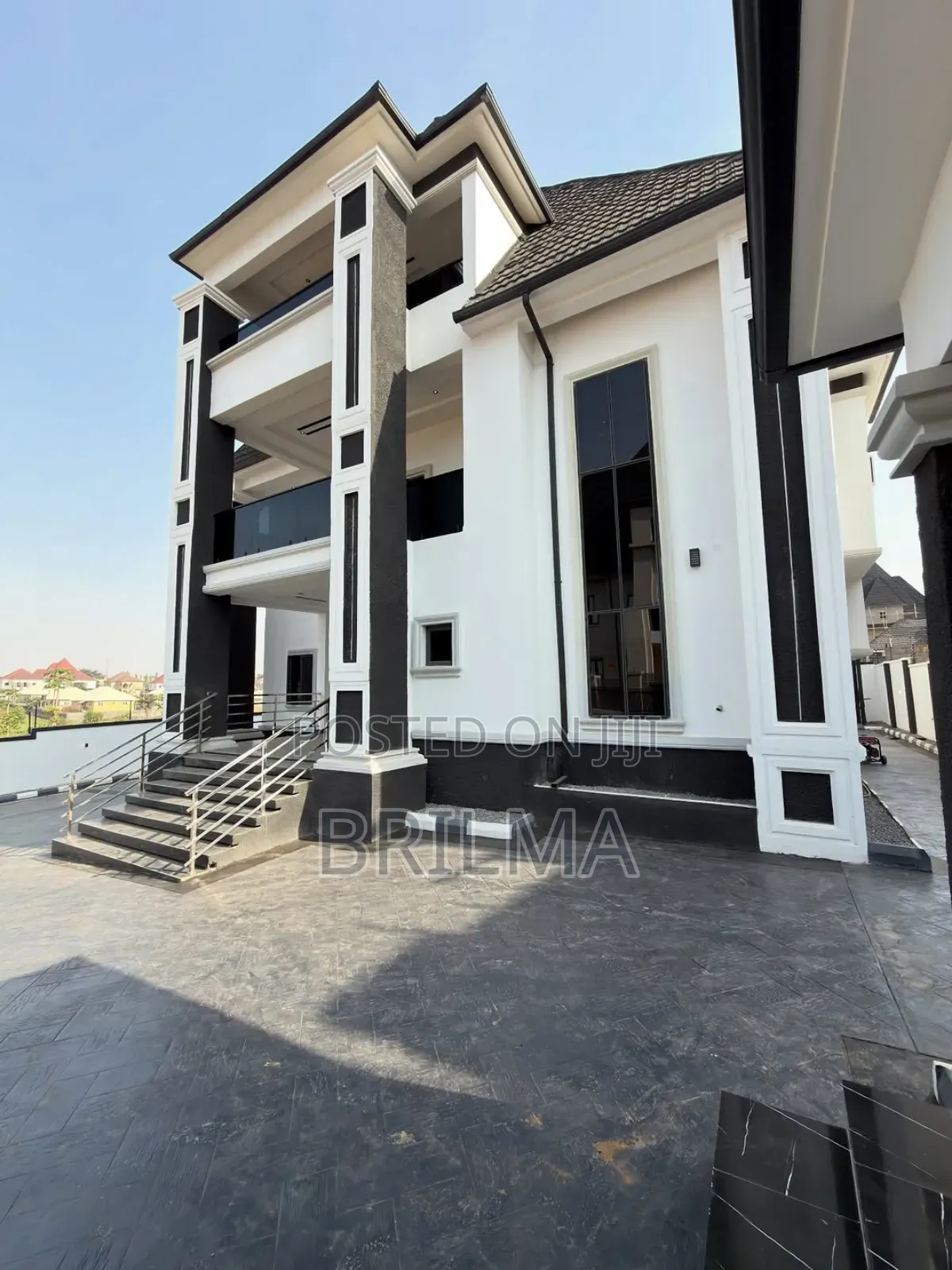 6bdrm Duplex in Dakwo District for sale