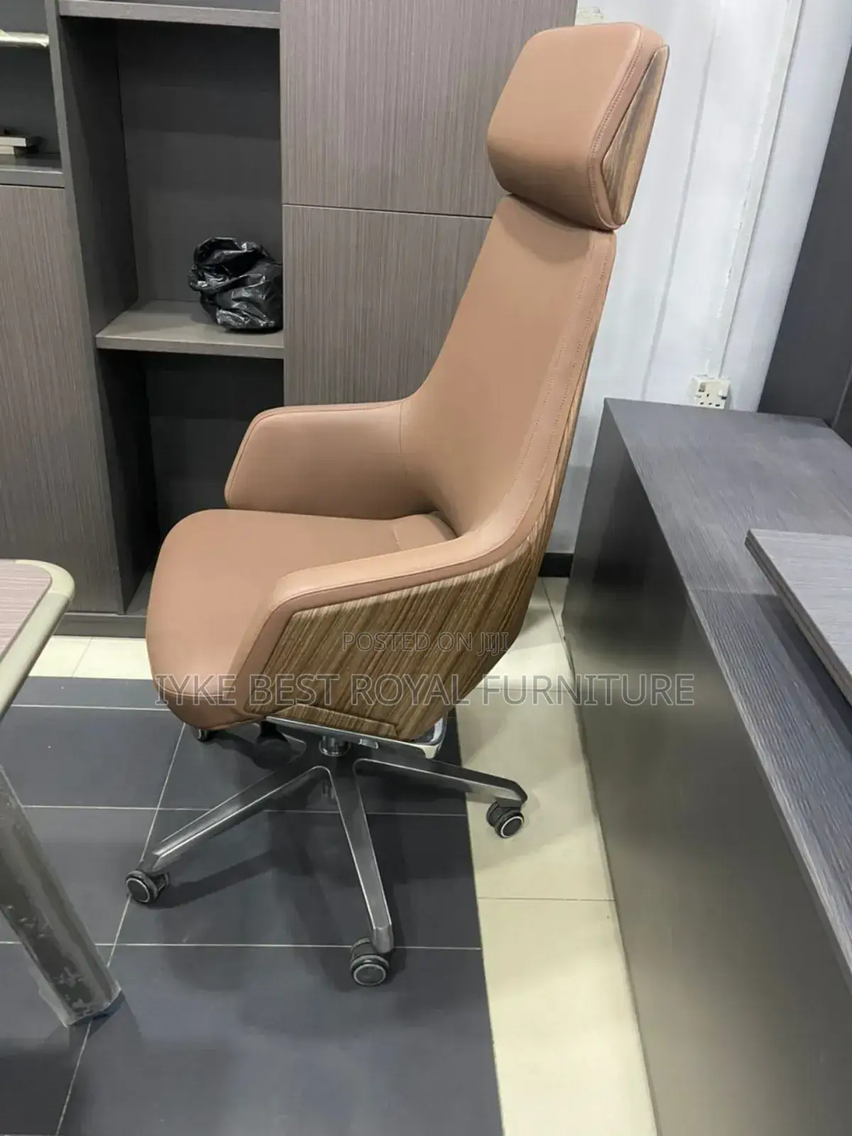 High Classic Office Executive Swivel Chair