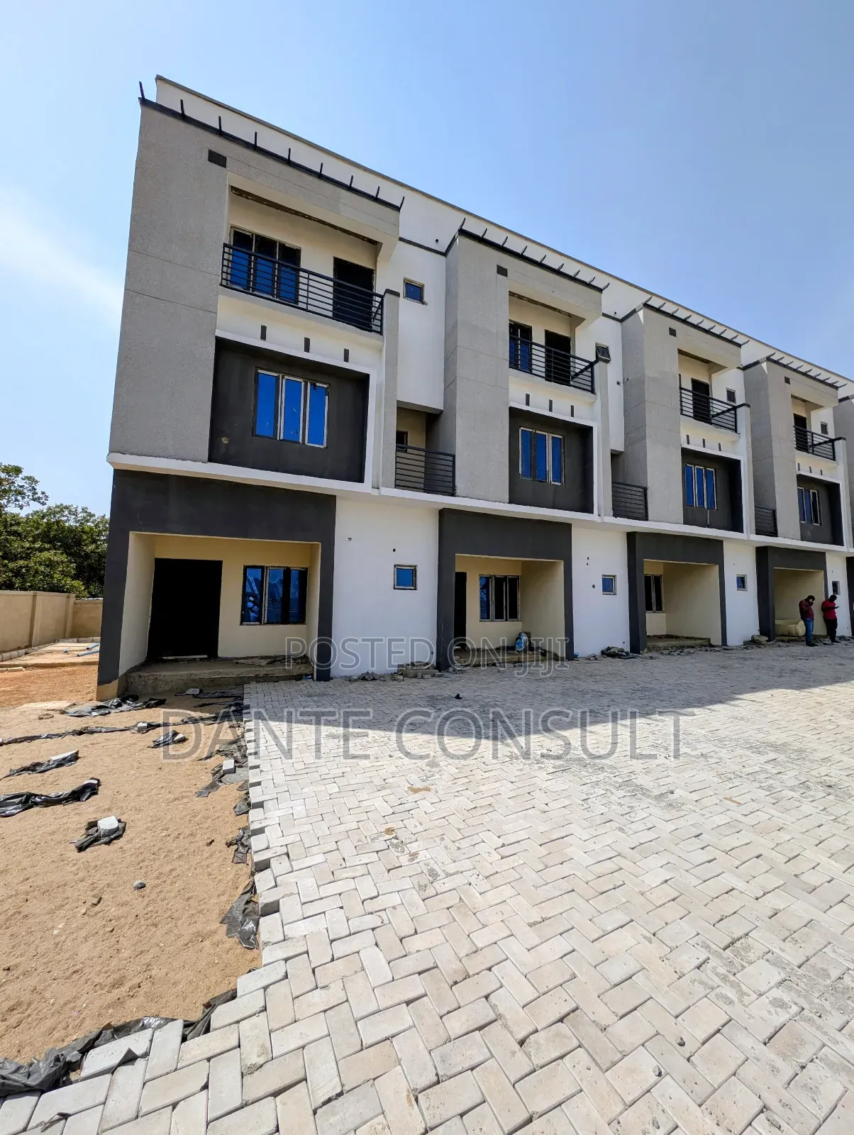 5bdrm Townhouse/Terrace in Gaduwa for sale