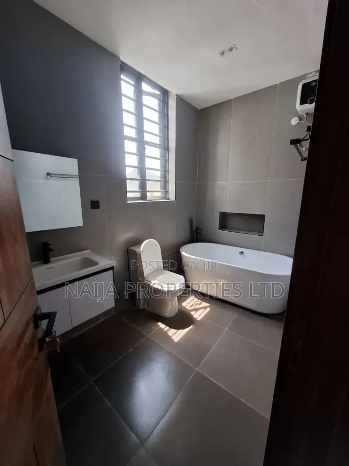 5bdrm Duplex in Lekki Phase 1 for rent