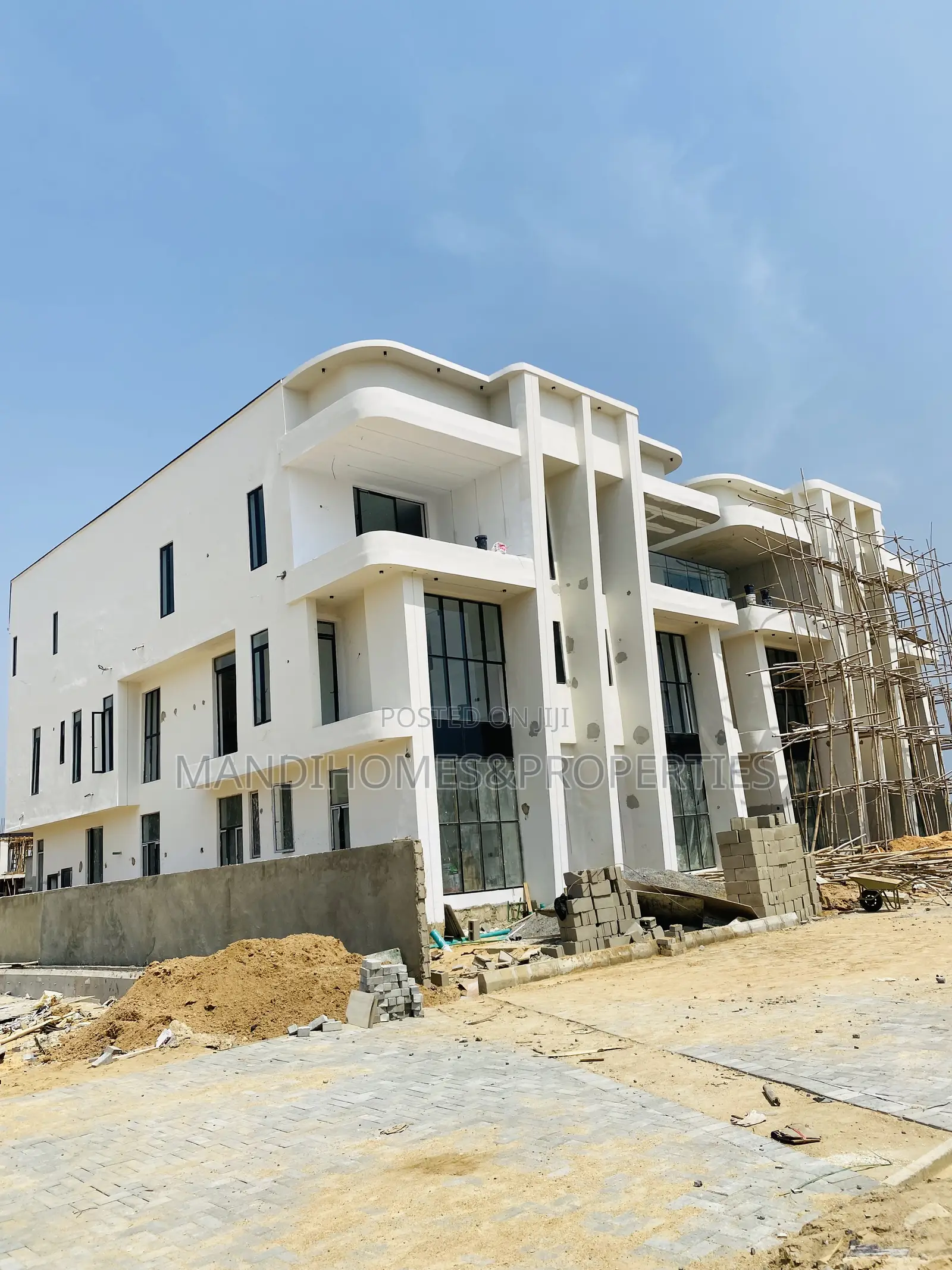 5bdrm Duplex in Lekki Phase 1 for sale