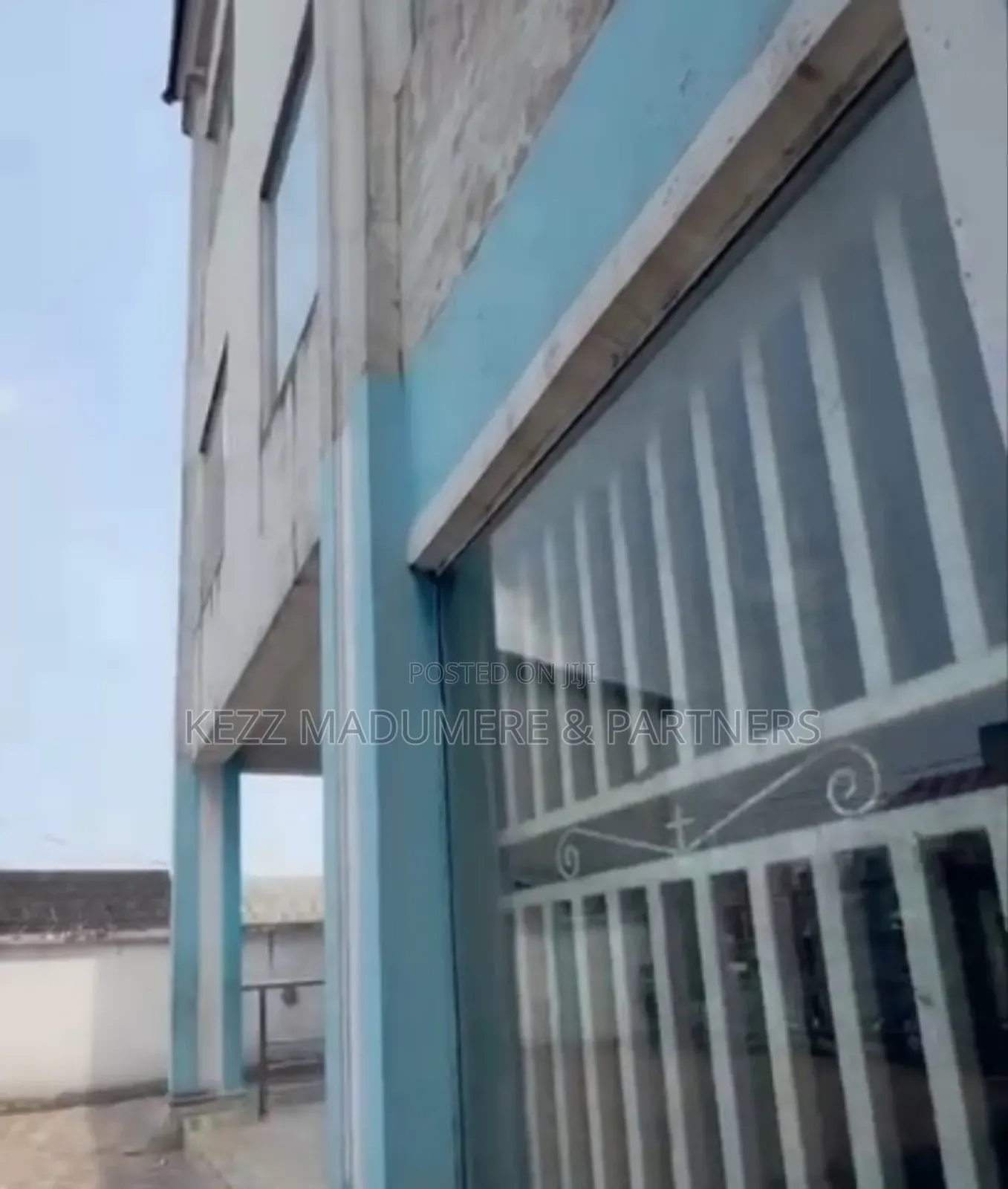 For Sale : A Commercial Plaza With Offices in Ph