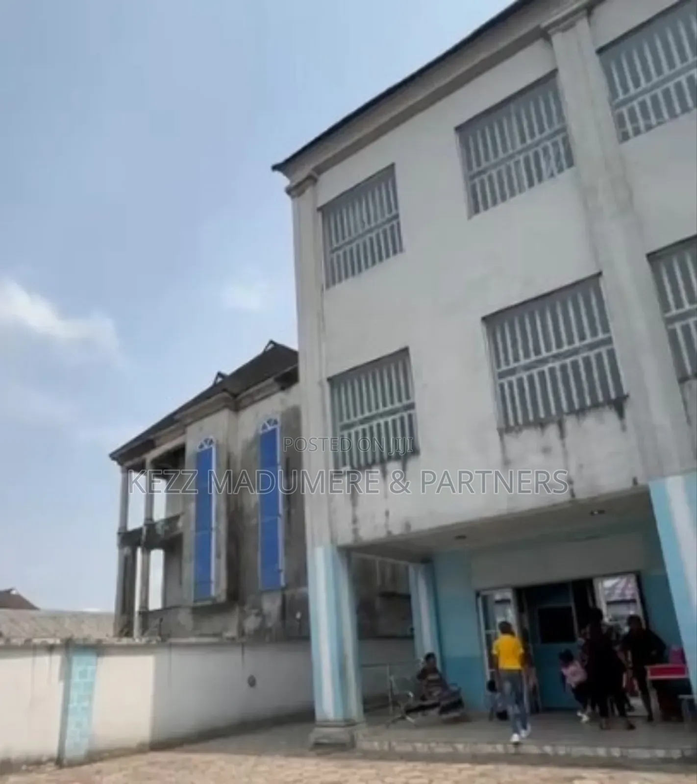 For Sale : A Commercial Plaza With Offices in Ph