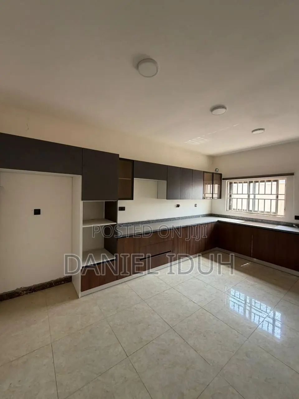 5bdrm Duplex in Mabushi for sale