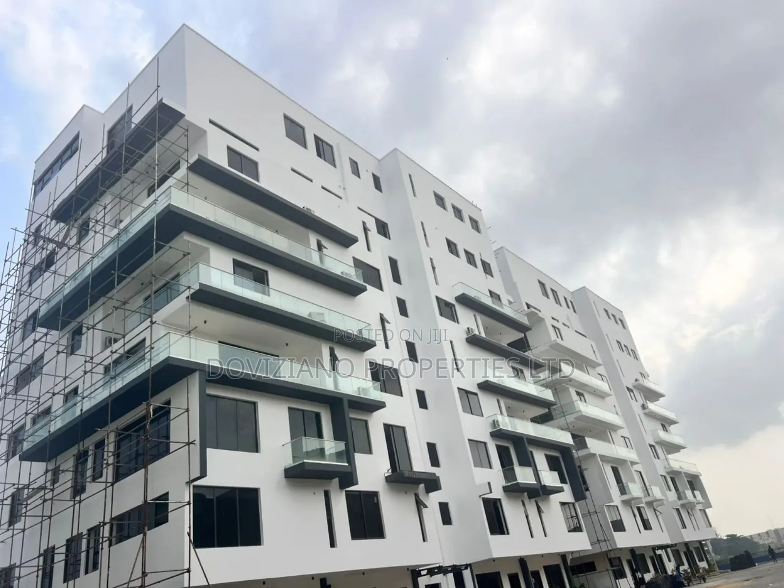 4bdrm Duplex in Banana Island for rent