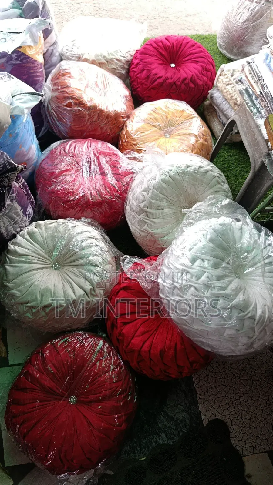 Quality Round Design Throw Pillows
