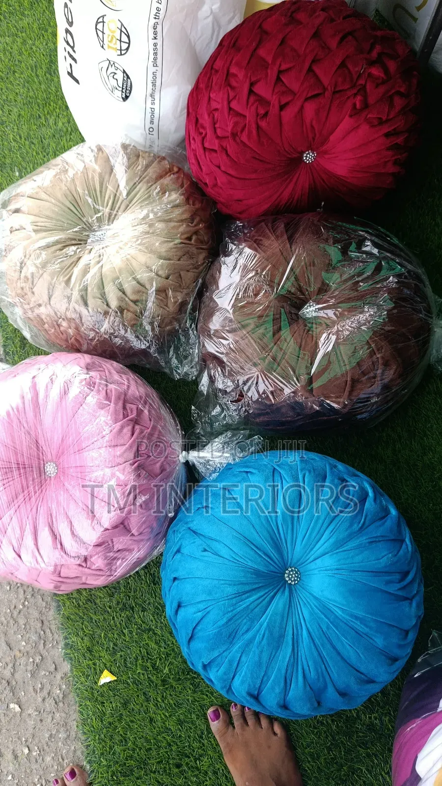 Quality Round Design Throw Pillows