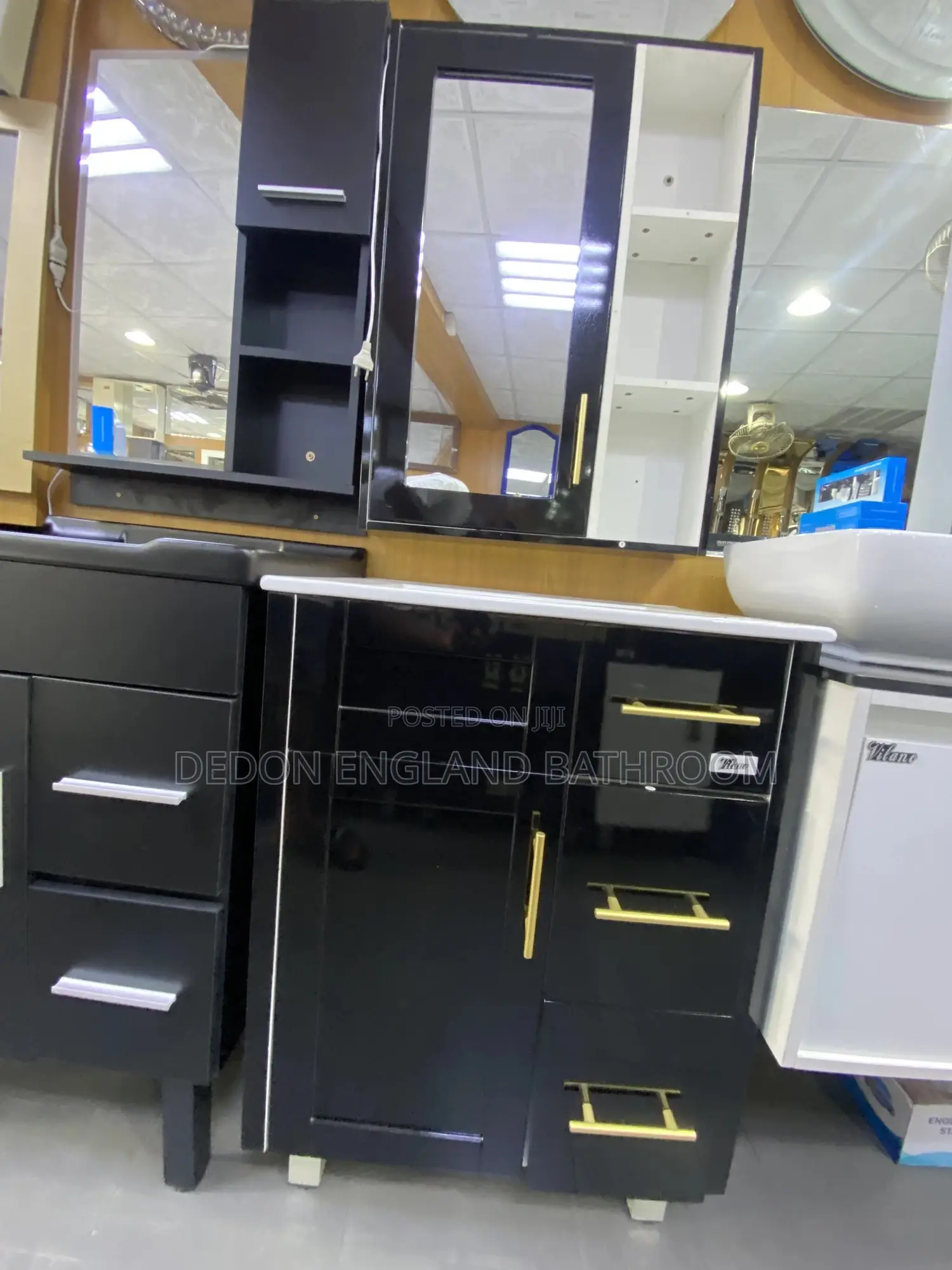 High Quality England Cabinet With Shelf and Mirror