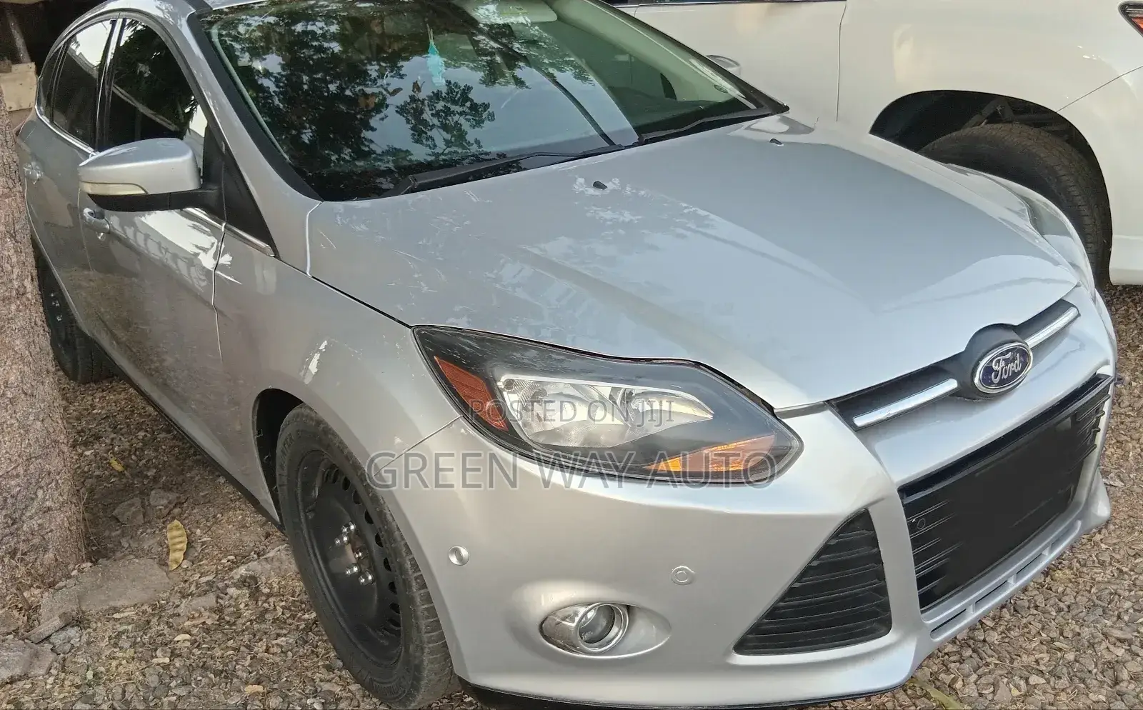 Ford Focus Titanium Hatchback FWD (2.0L 4cyl 5M) 2012 Silver