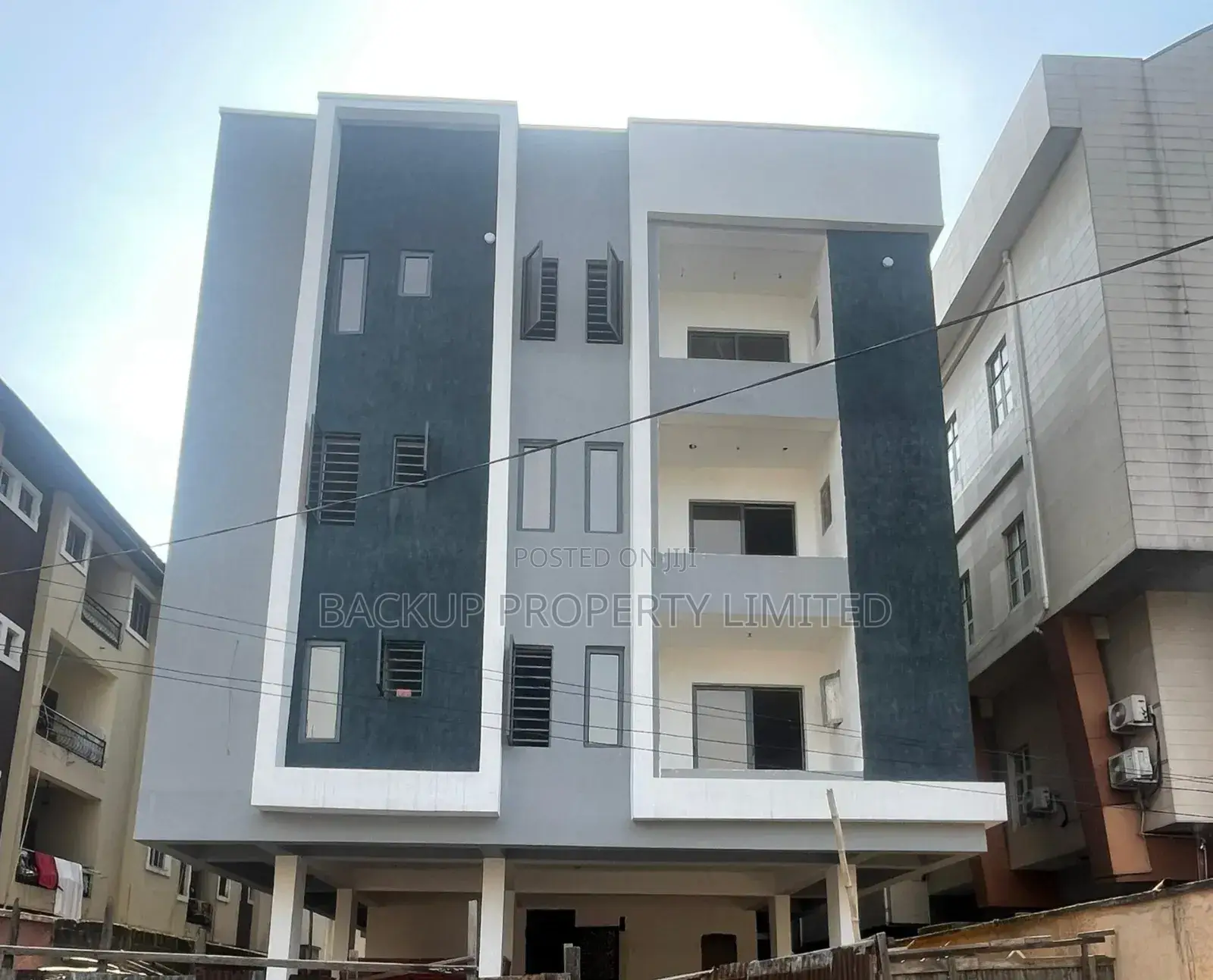 3bdrm Apartment in Yaba for sale