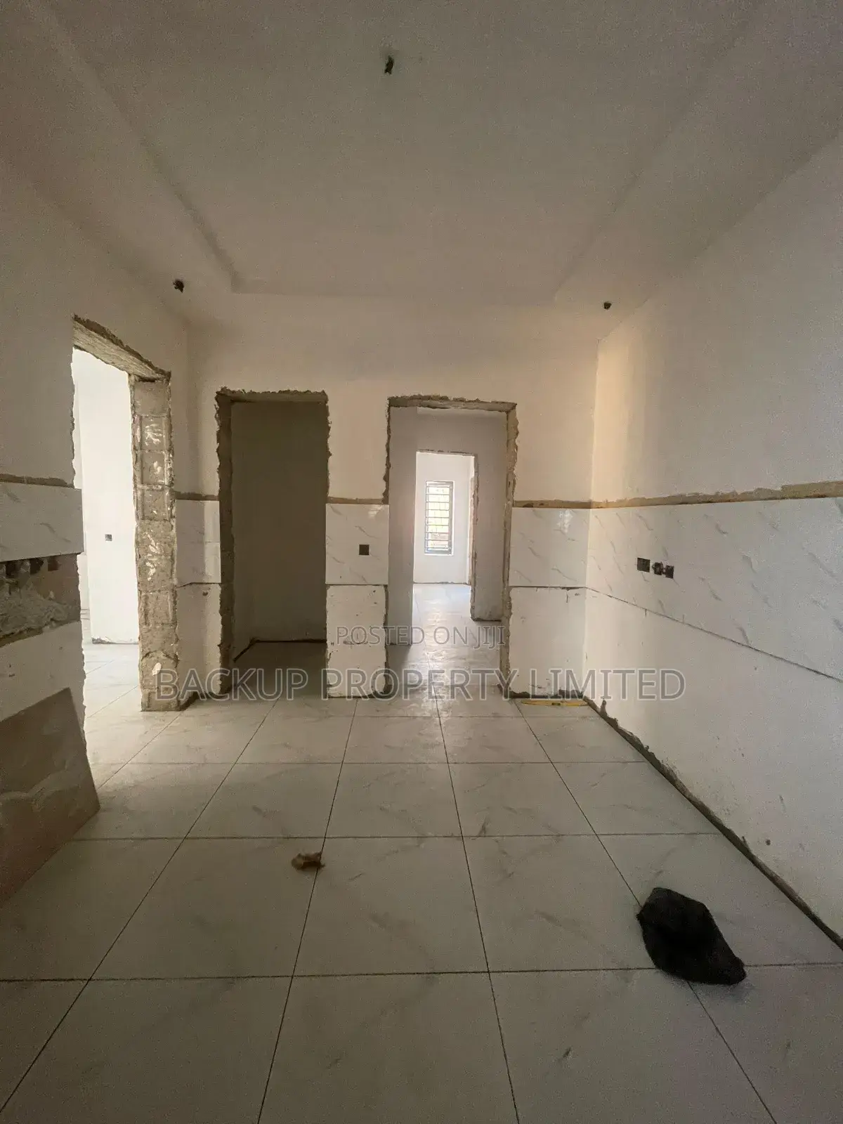 3bdrm Apartment in Yaba for sale