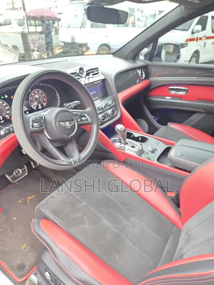 Bentley Bentayga 2022 White