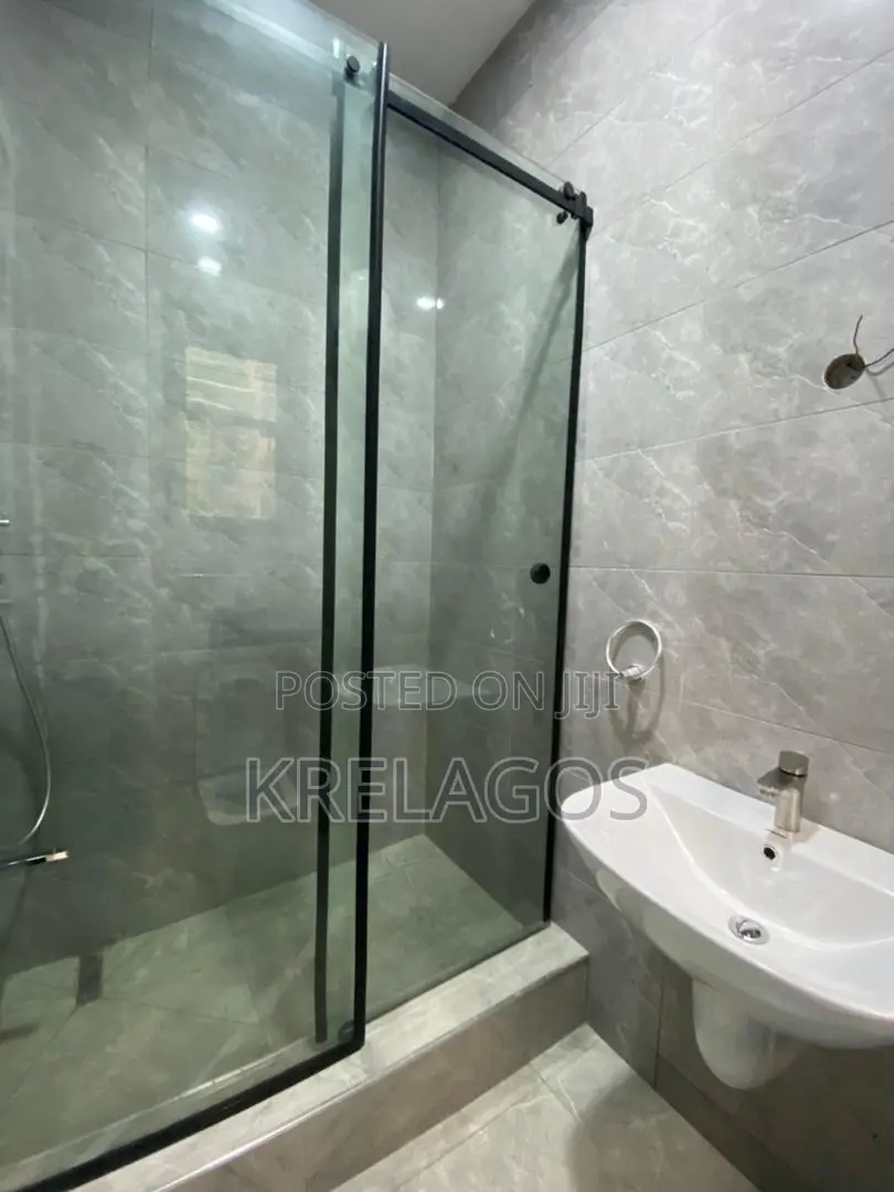 5bdrm Duplex in Osapa london for rent