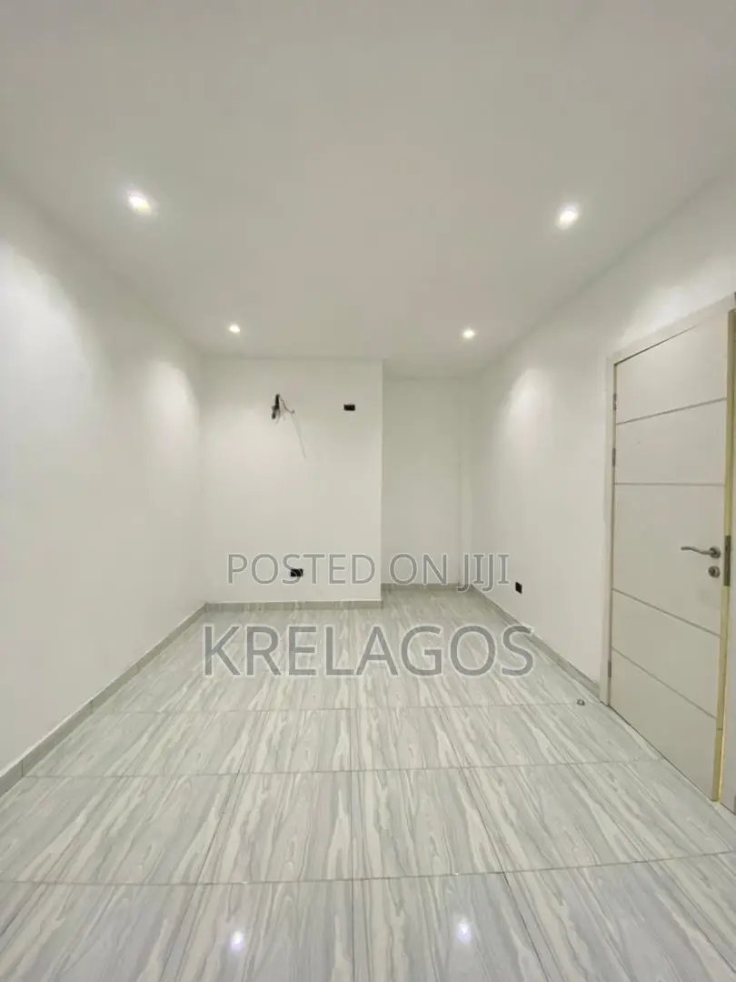 5bdrm Duplex in Osapa london for rent