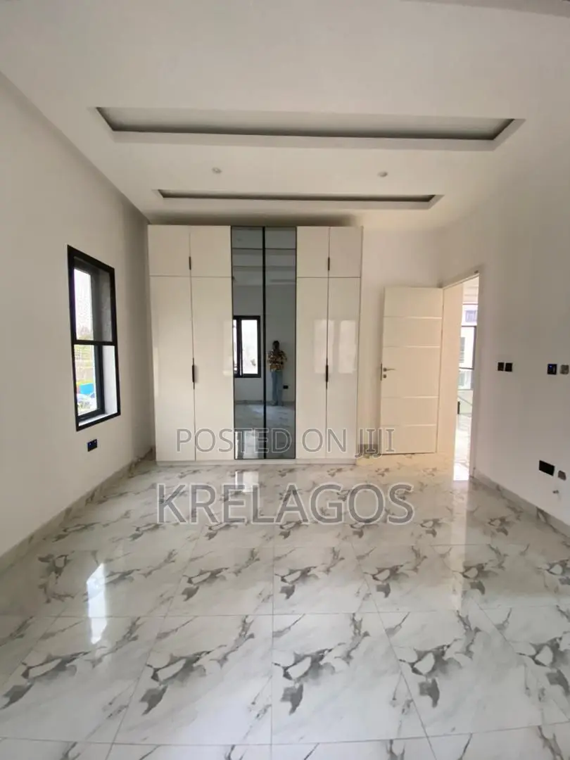 5bdrm Duplex in Osapa london for rent