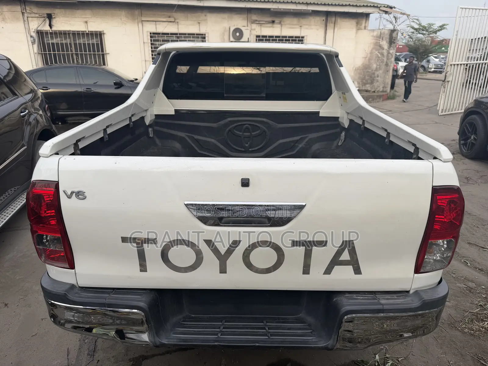 Toyota Hilux Rugged X 4x4 2018 White