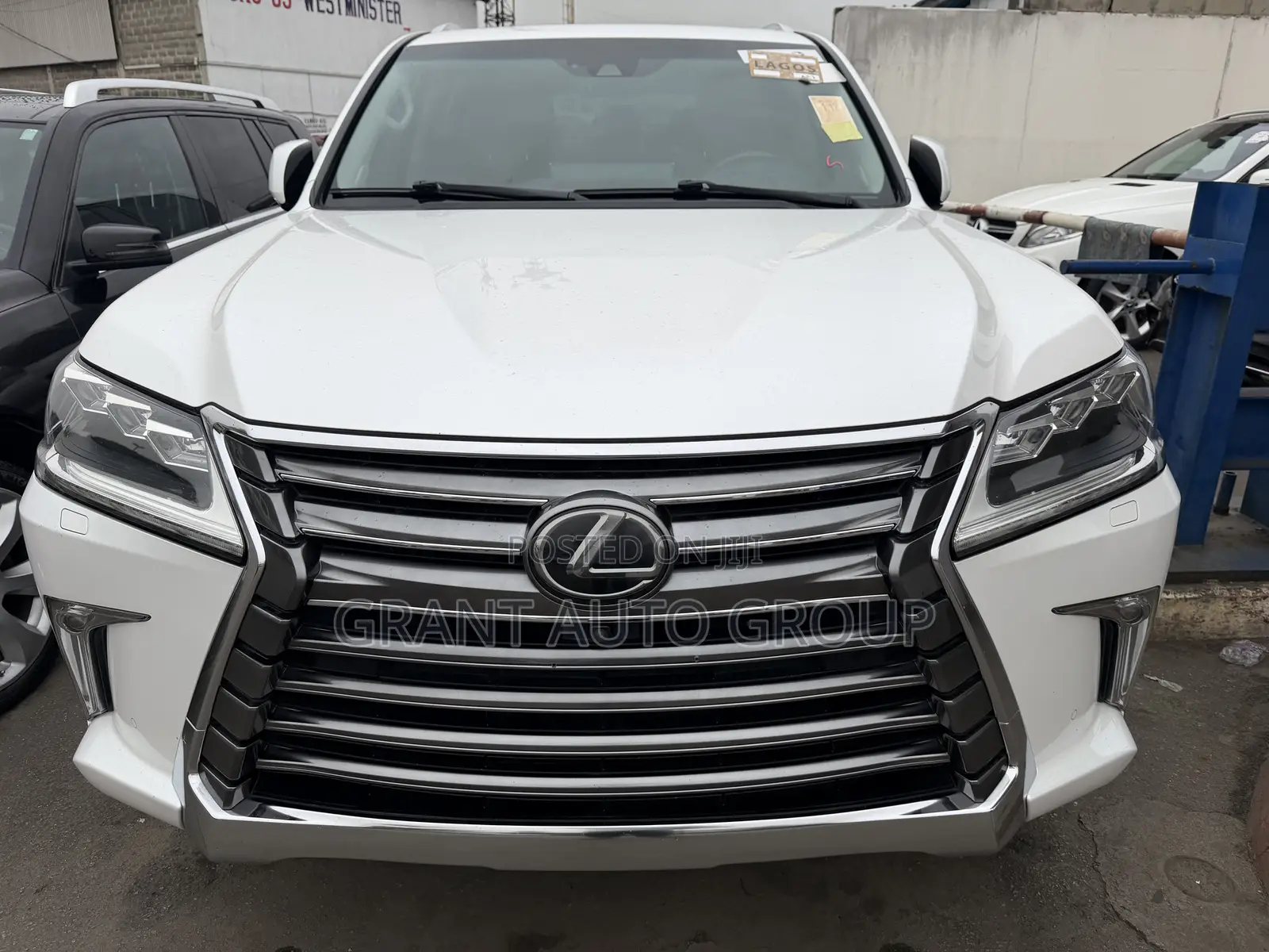Lexus LX 570 AWD 2019 White