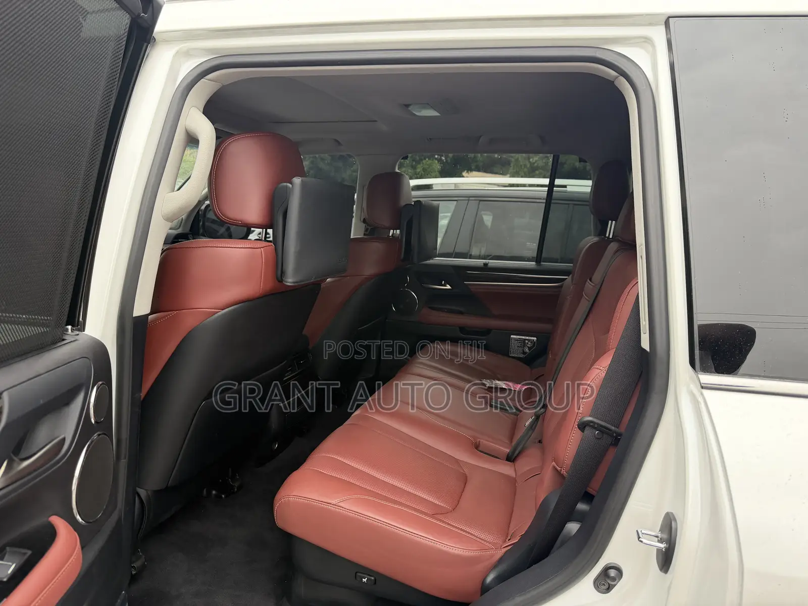 Lexus LX 570 AWD 2019 White