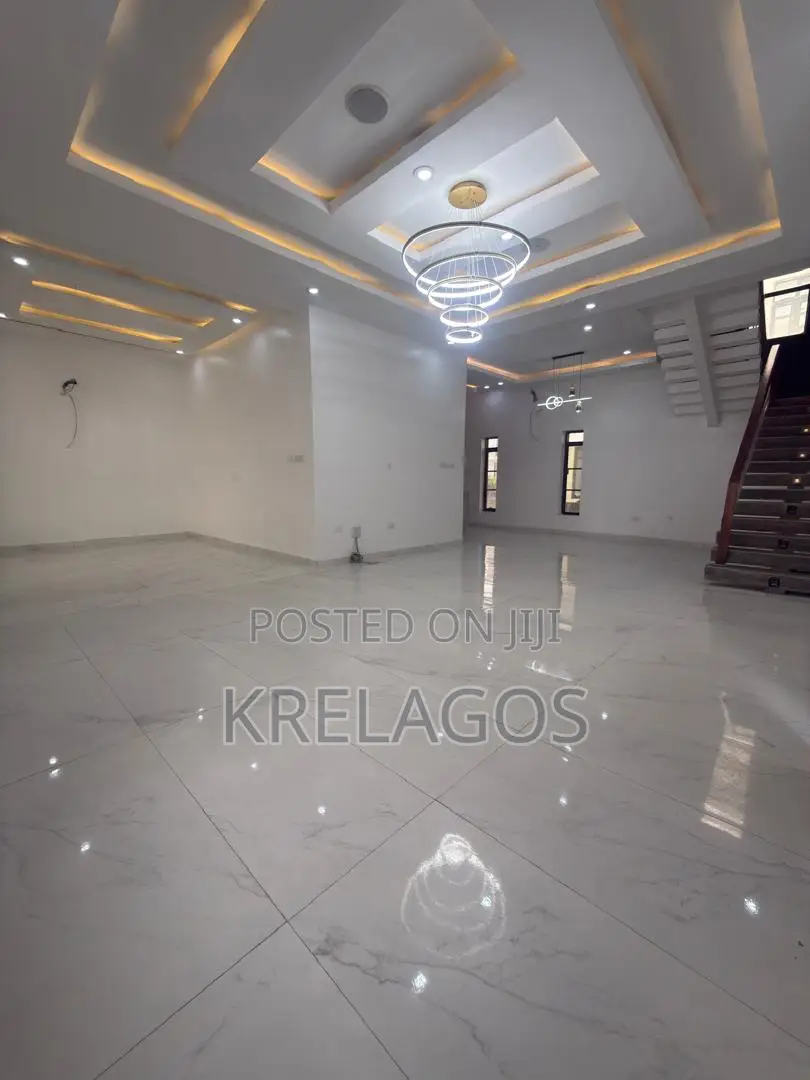 5bdrm Duplex in Osapa london for sale